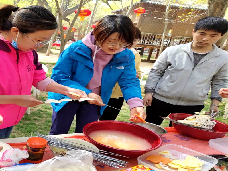 2020年4月團(tuán)建-包餃子、燒烤-1.jpg